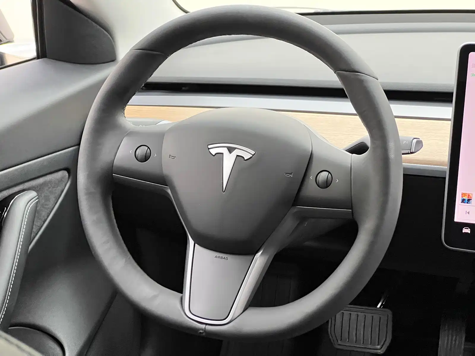 Фото 26 - Tesla Model 3