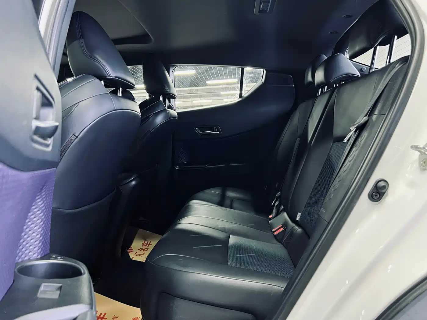 Toyota C-HR 2021 2.0L Luxury Edition фото 13