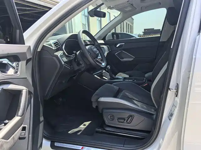 Audi Q3 2022 35 TFSI Fashion Dynamic — фото 4