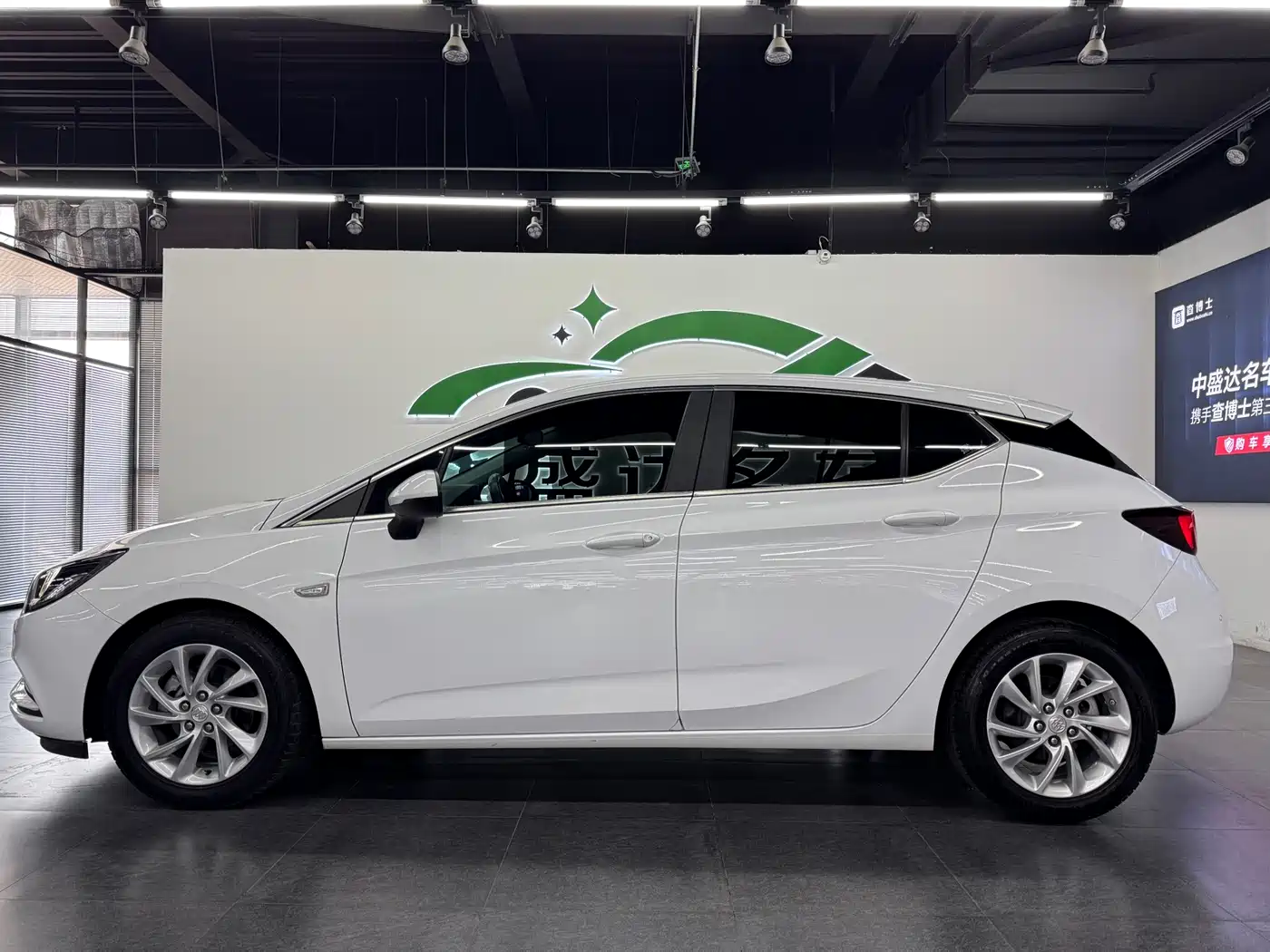 Buick Verano 2016 Hatchback 15S Automatic Leading фото 3