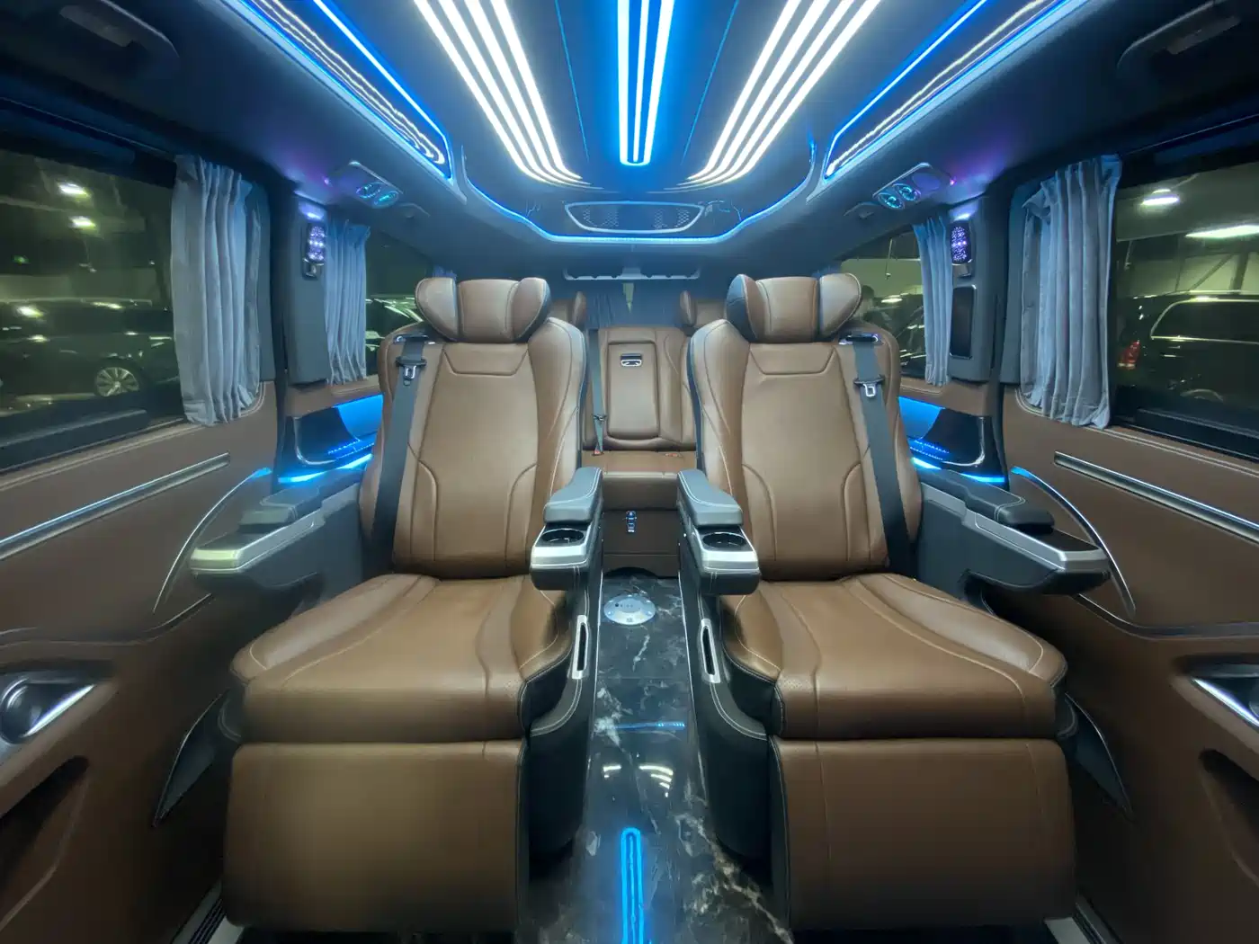 Mercedes-Benz Vito 2023 2.0T Business 7-Seater фото 11