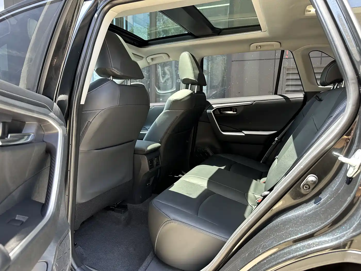 Toyota RAV4 Rongfang 2023 2.0L CVT FWD Style Plus Edition фото 9