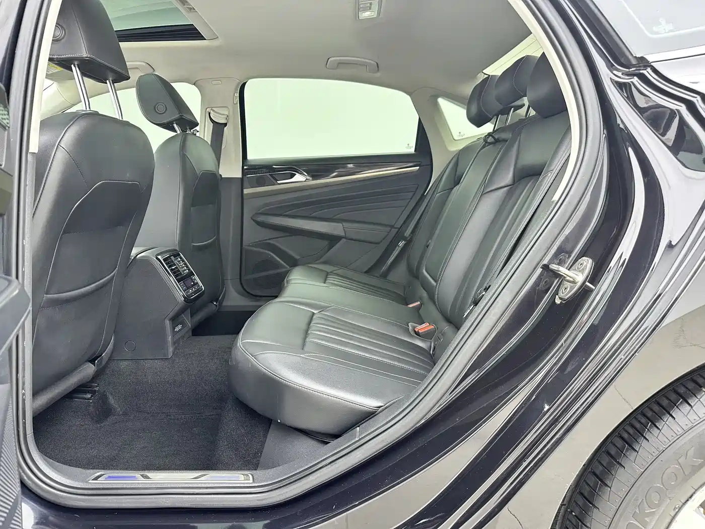 VOLKSWAGEN PASSAT NEW ENERGY