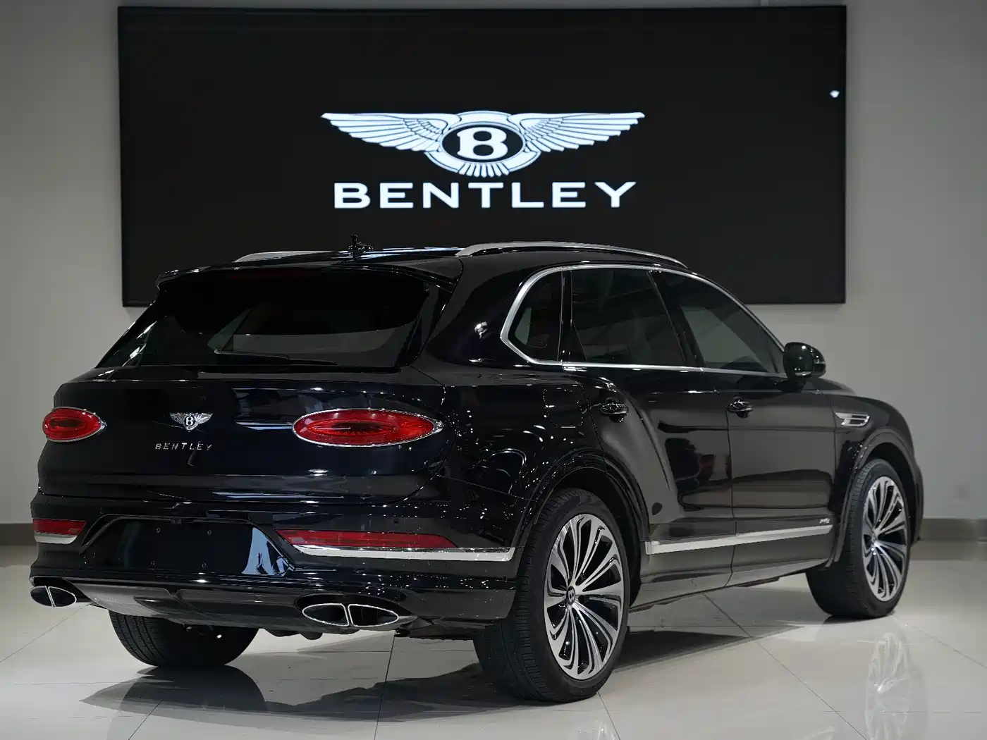 BENTLEY TIMYUE PLUG IN HYBRID