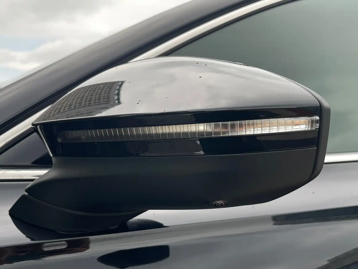 Volkswagen Passat 2025 Pro 380TSI Dragon Fortune Edition фото 17
