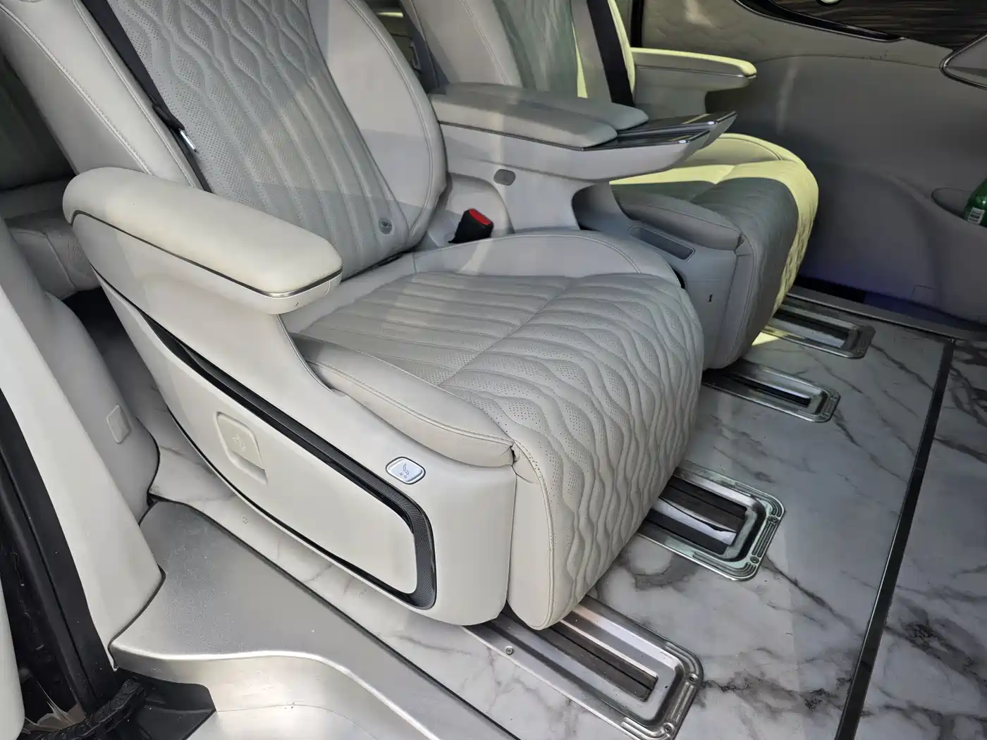 Dongfeng Fengxing Starlight V9 2024 2024 1.5TD 200km Cloud Ladder Series Premium