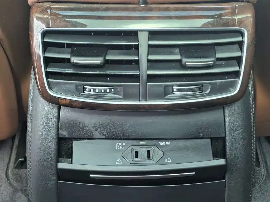 Photo 14 - Audi A8
