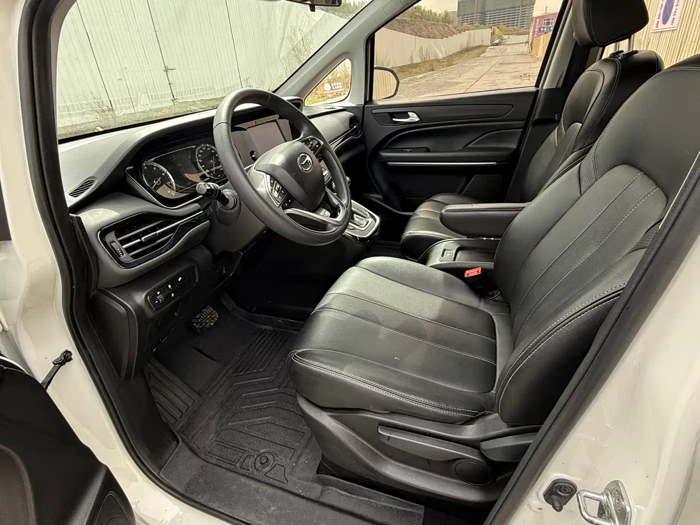 GAC Trumpchi Trumpchi M6 2019 270T Automatic Luxury (7-seater) China V фото 4