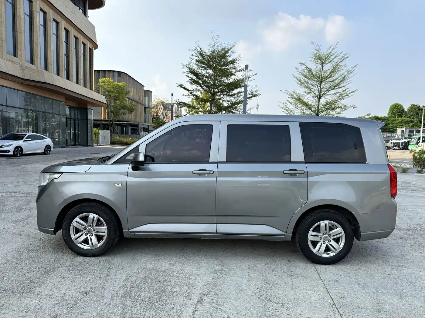 Wuling Motors Wuling Hongguang PLUS 2021 2021 Commercial Version 1.5L Manual Standard 7-Seater