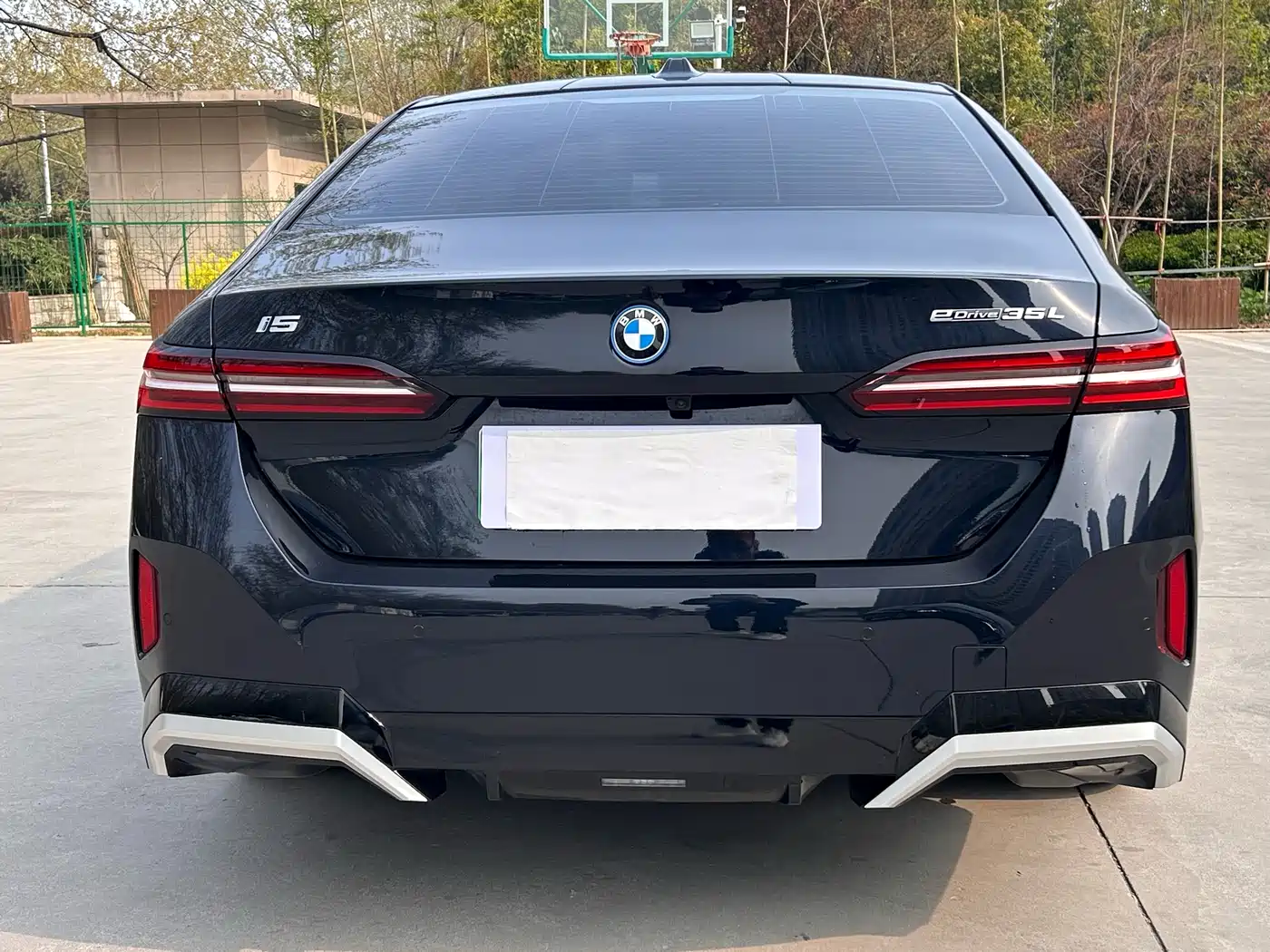 BMW I5