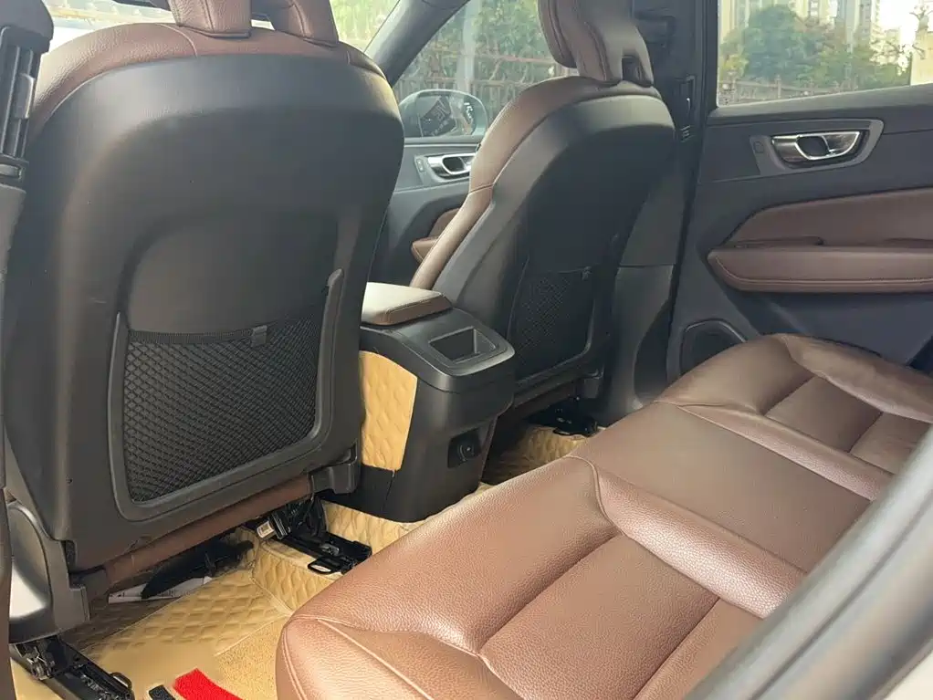 Фото 23 - Volvo XC60
