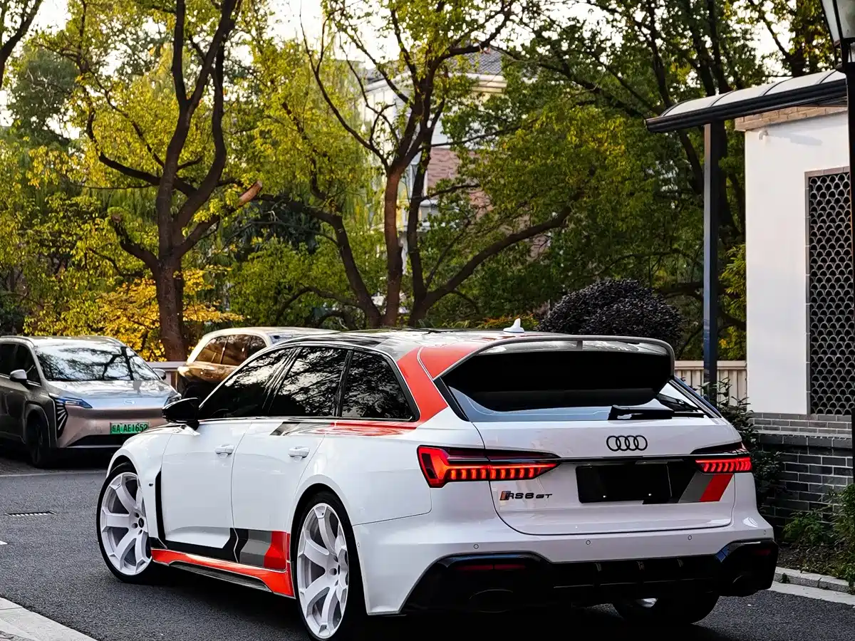 AUDI RS6