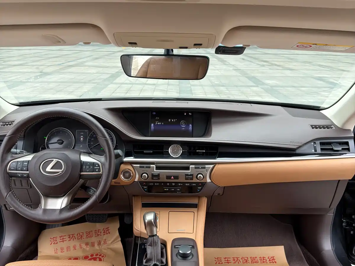 Lexus ES 2015 200 Elite Edition фото 12