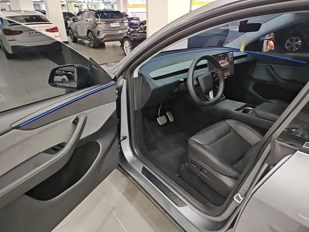 Tesla Model Y 2026 2025 Rear-Wheel Drive