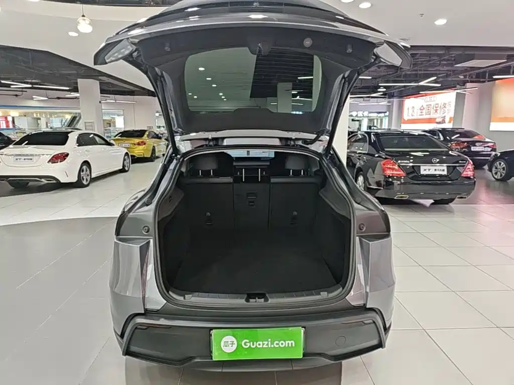 Tesla Model Y 2026 2025 Rear-Wheel Drive