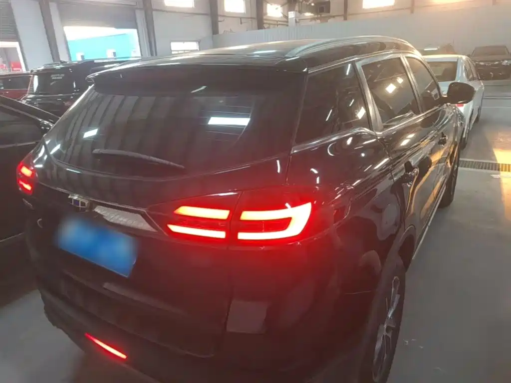 Фото 7 - Geely Atlas