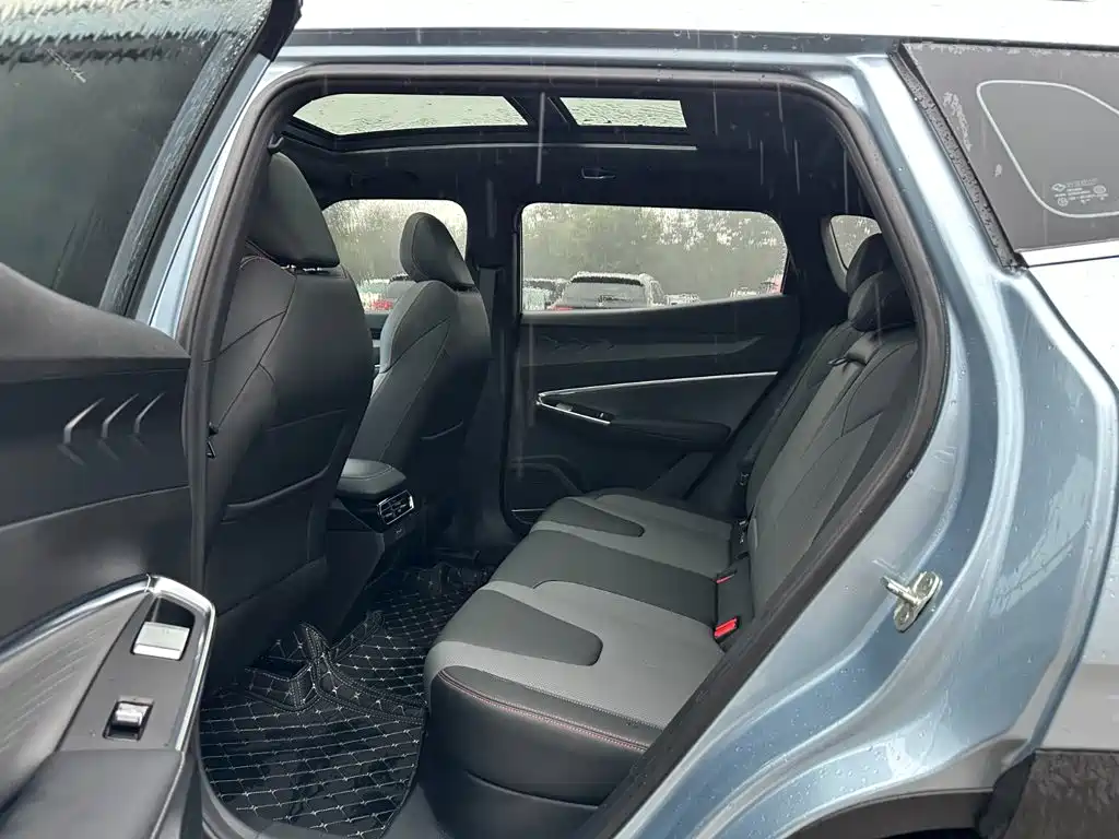 Photo 10 - Geely Atlas