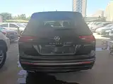 Photo 6 - Volkswagen Tiguan L