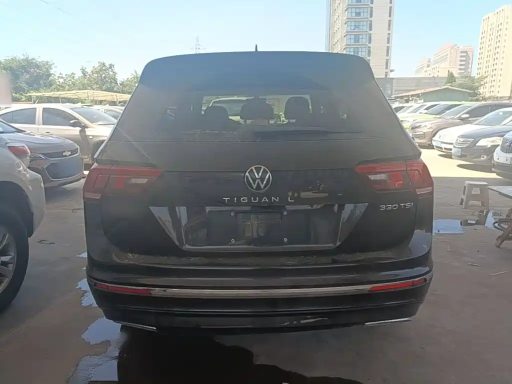 Photo 6 - Volkswagen Tiguan L