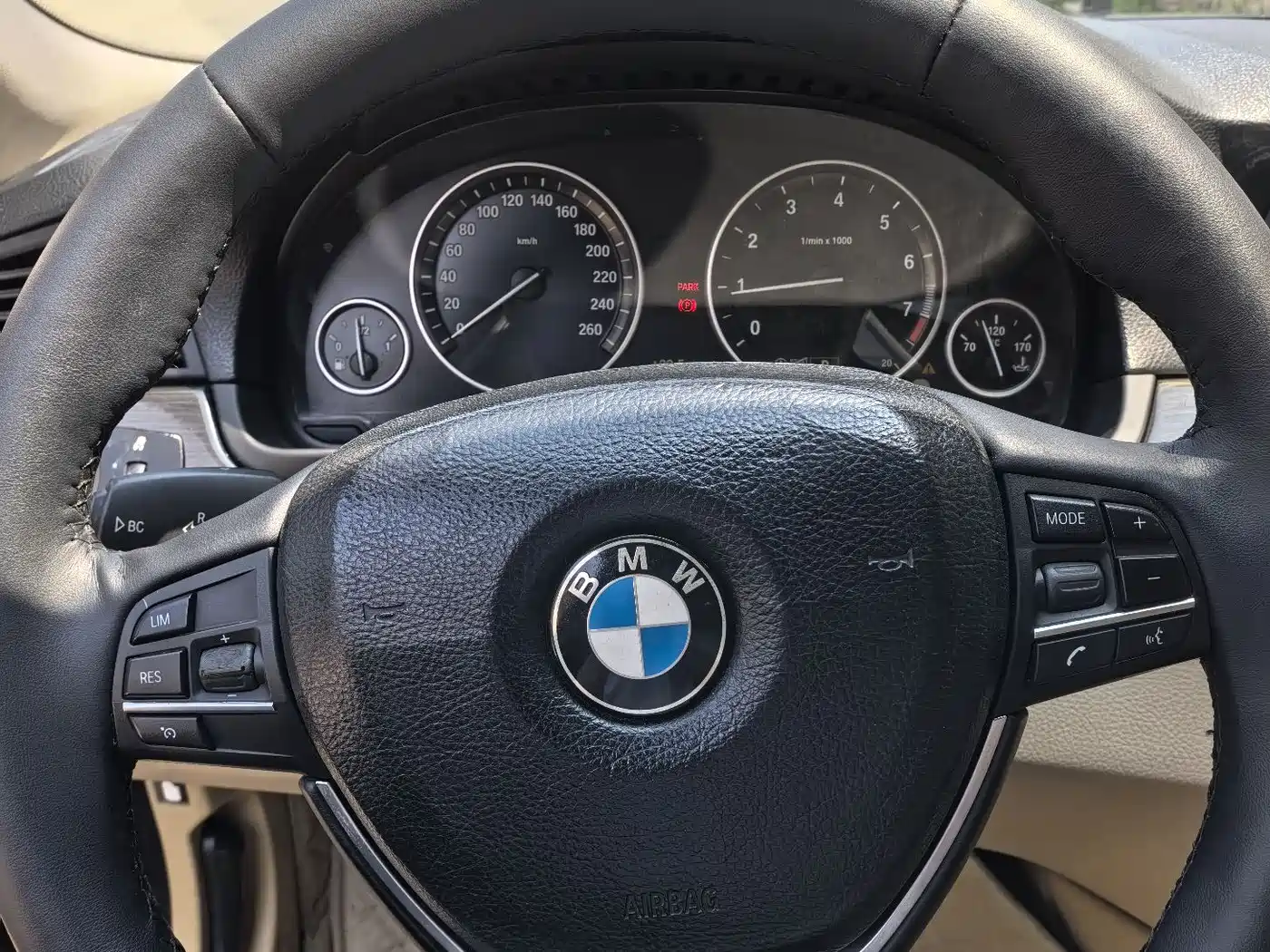 BMW 5 Series 2014 525Li Luxury Design Package фото 9