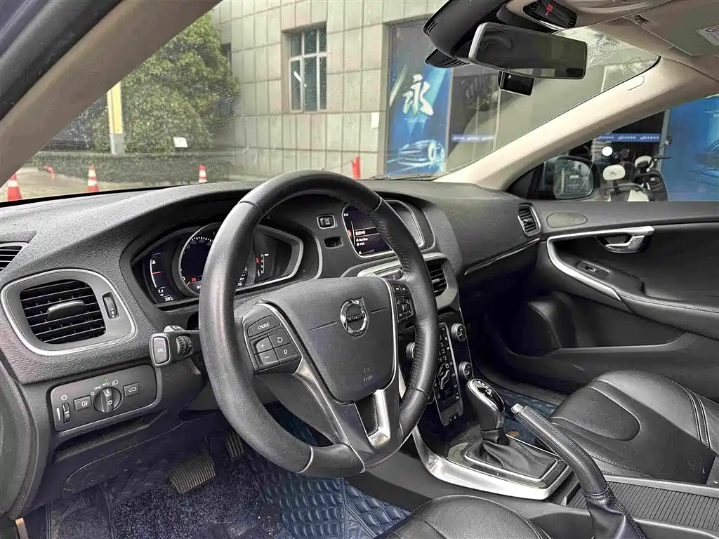Volvo V40 2019 2018 T3 Inscription Edition