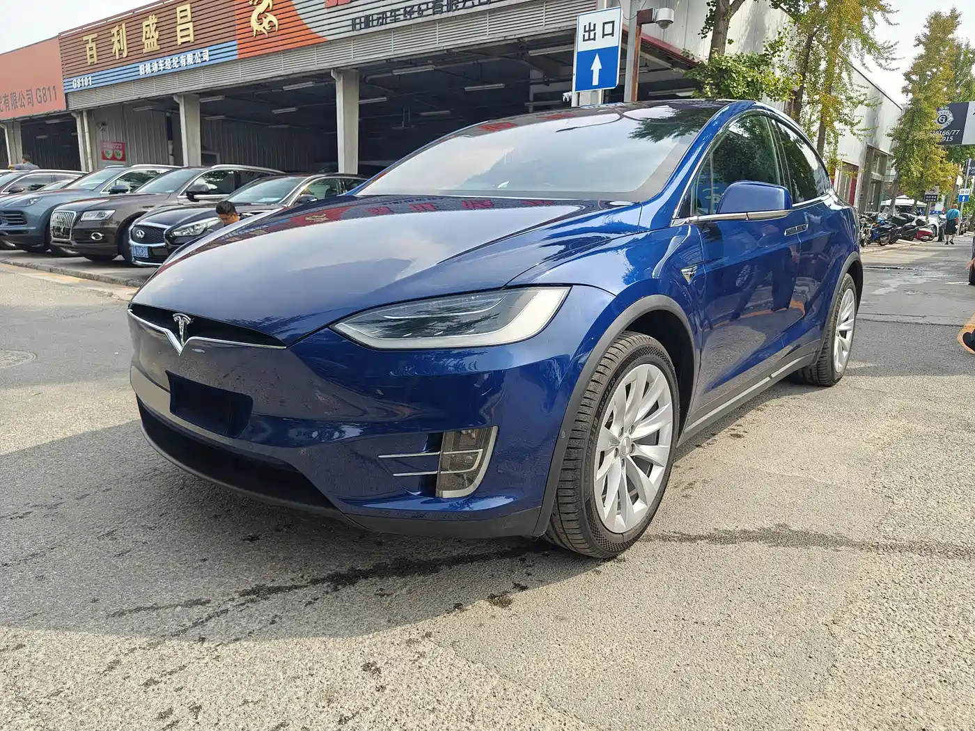 TESLA MODEL X
