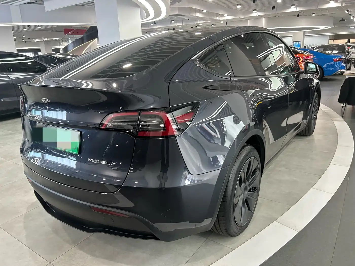 TESLA MODEL Y