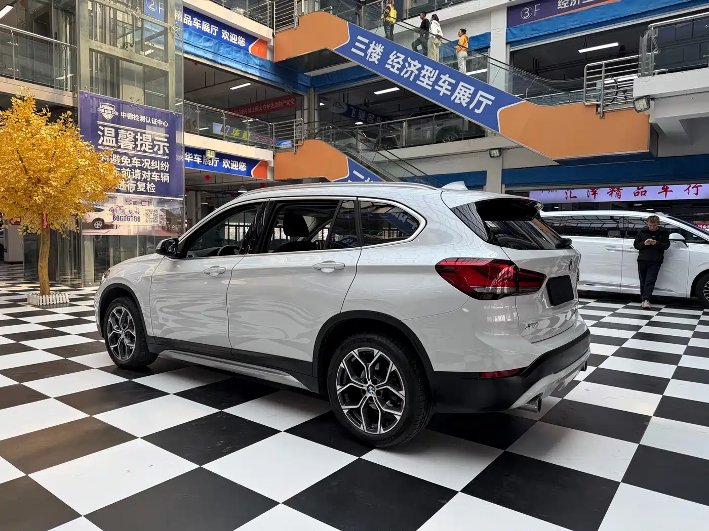 BMW X1 2022 sDrive20Li Fashion фото 7