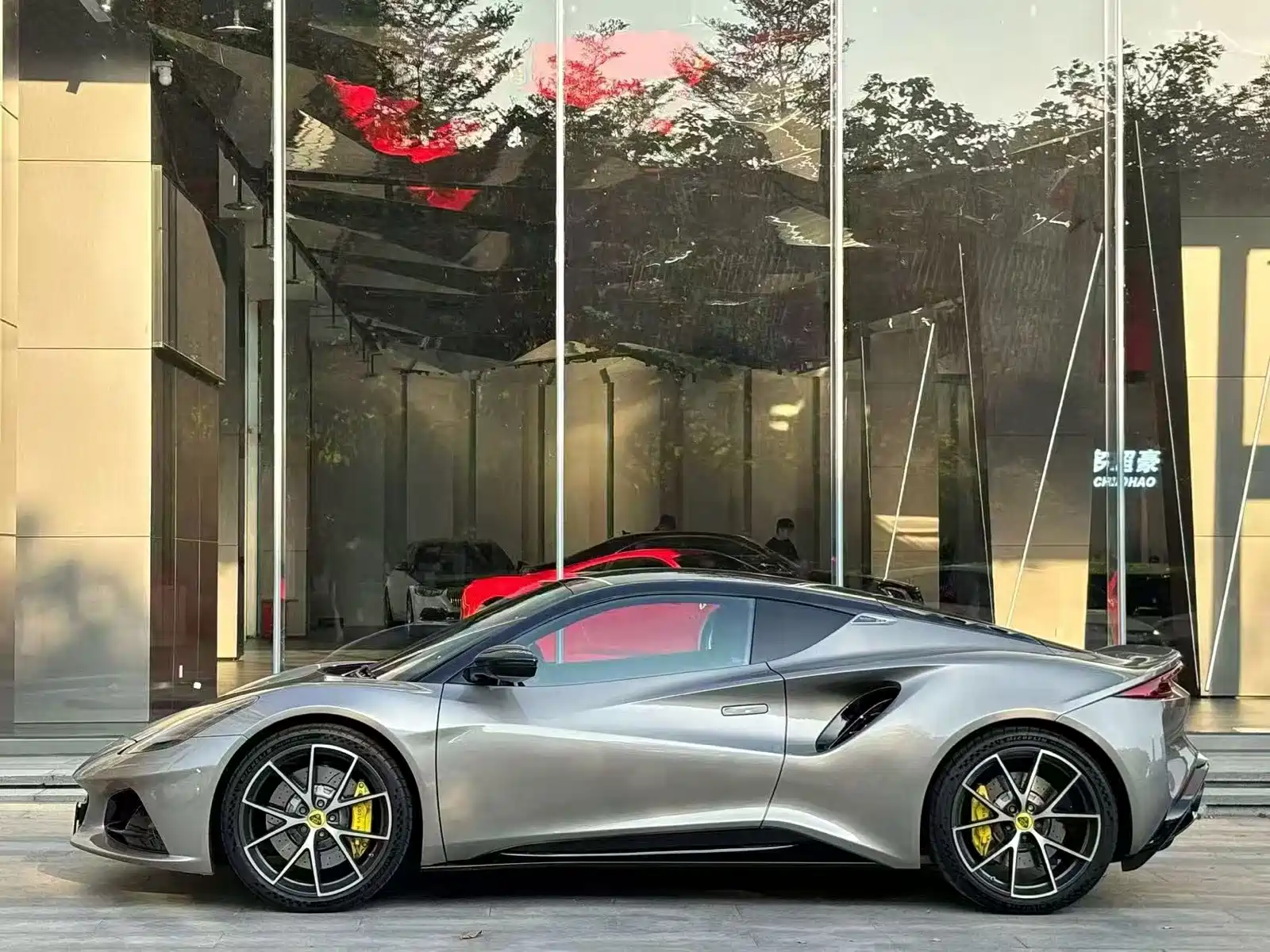 Photo 2 - Lotus EMIRA