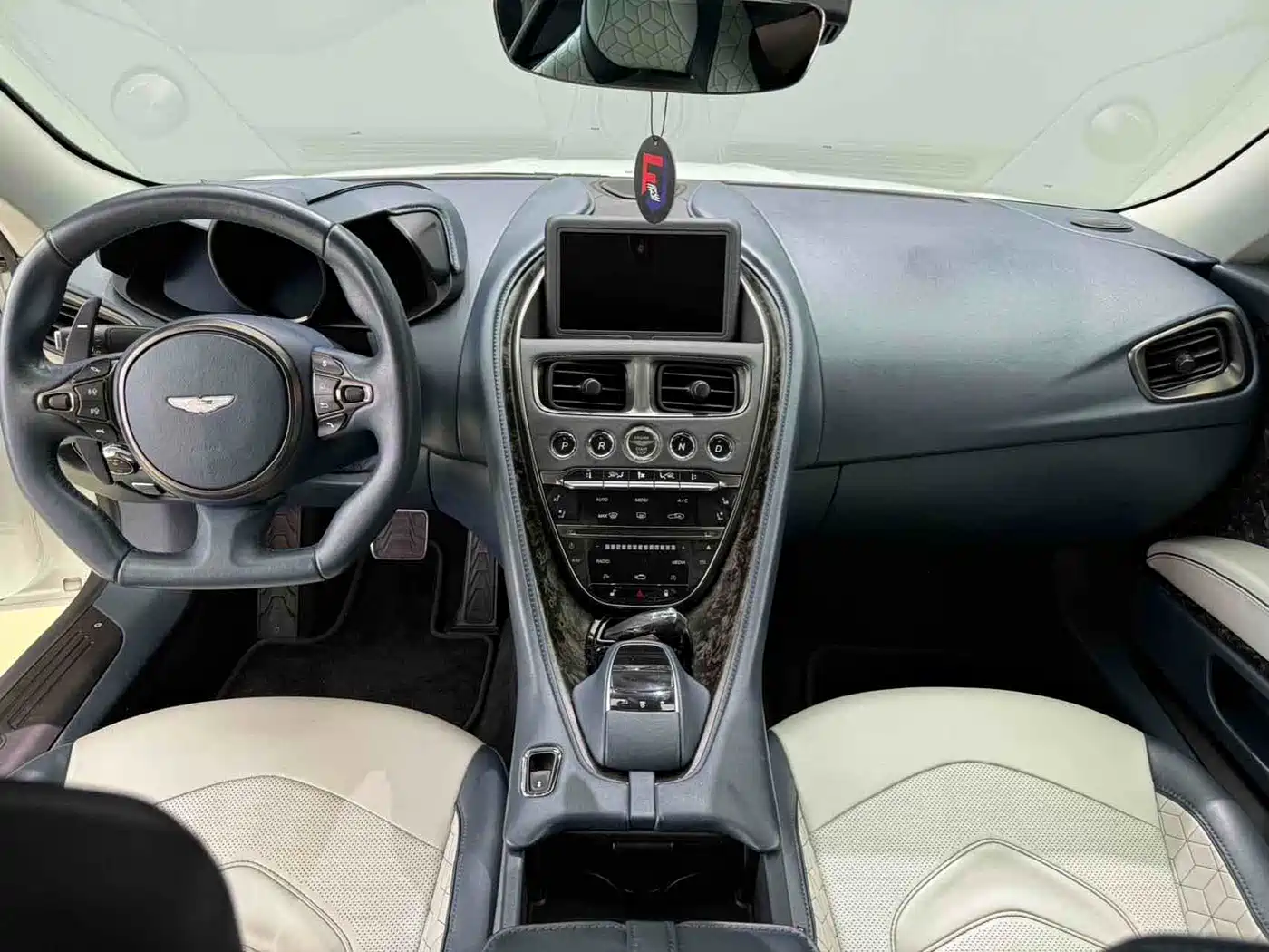 Aston Martin DBS 2020 2019 DBS Superleggera V12 Coupe