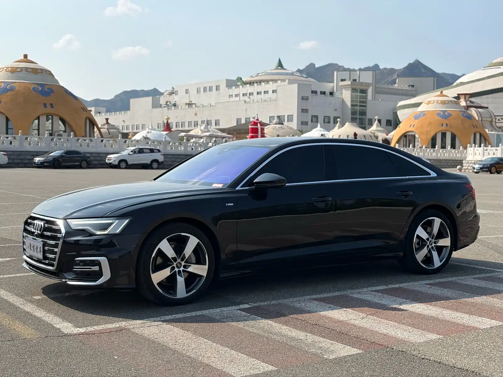 Фото 1 - Audi A6L