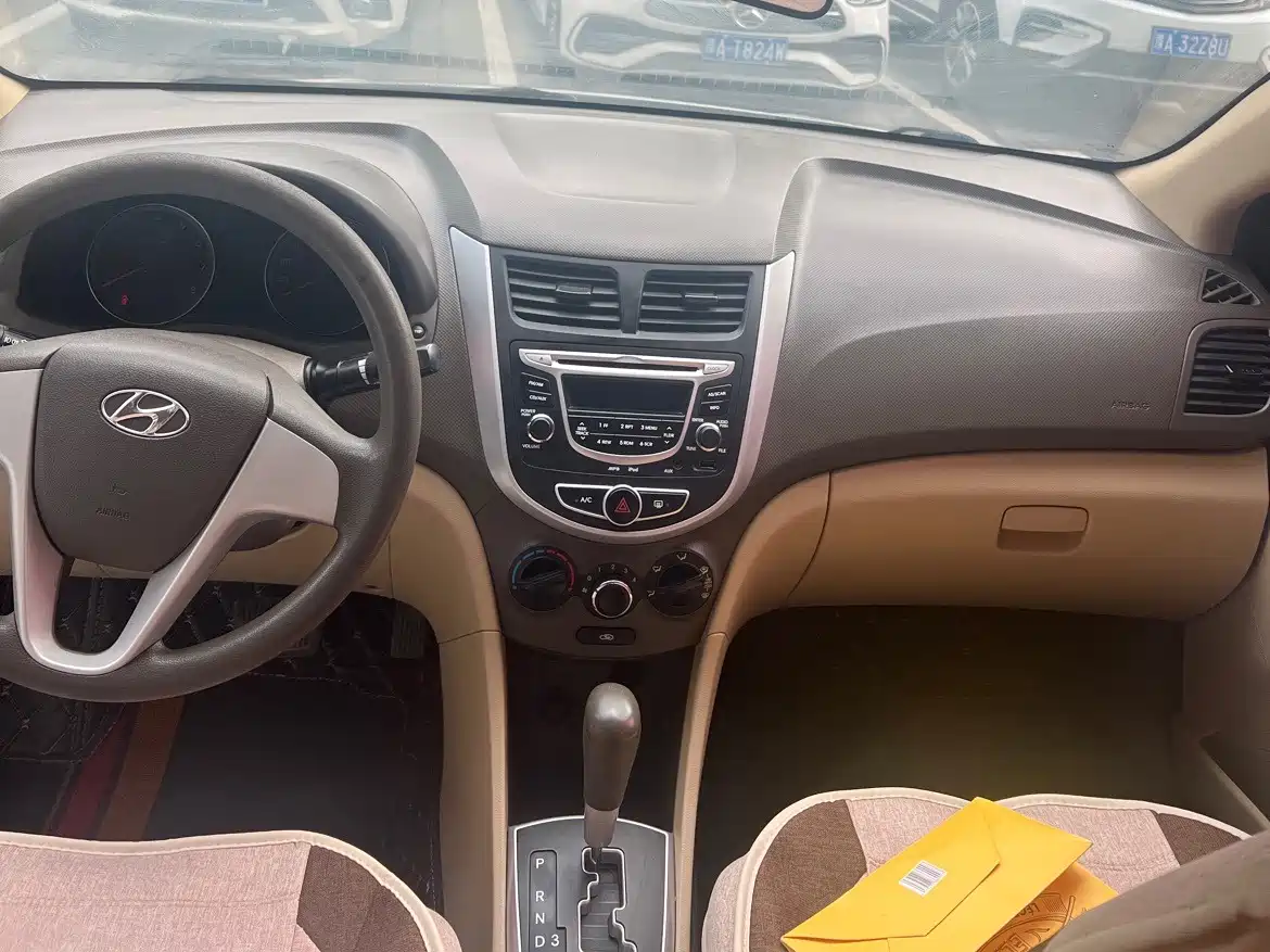 Фото 10 - Hyundai Verna
