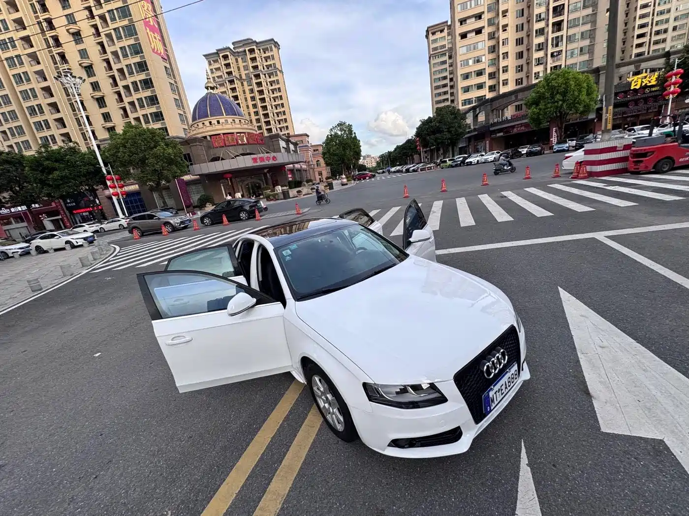 Фото 16 - Audi A4L