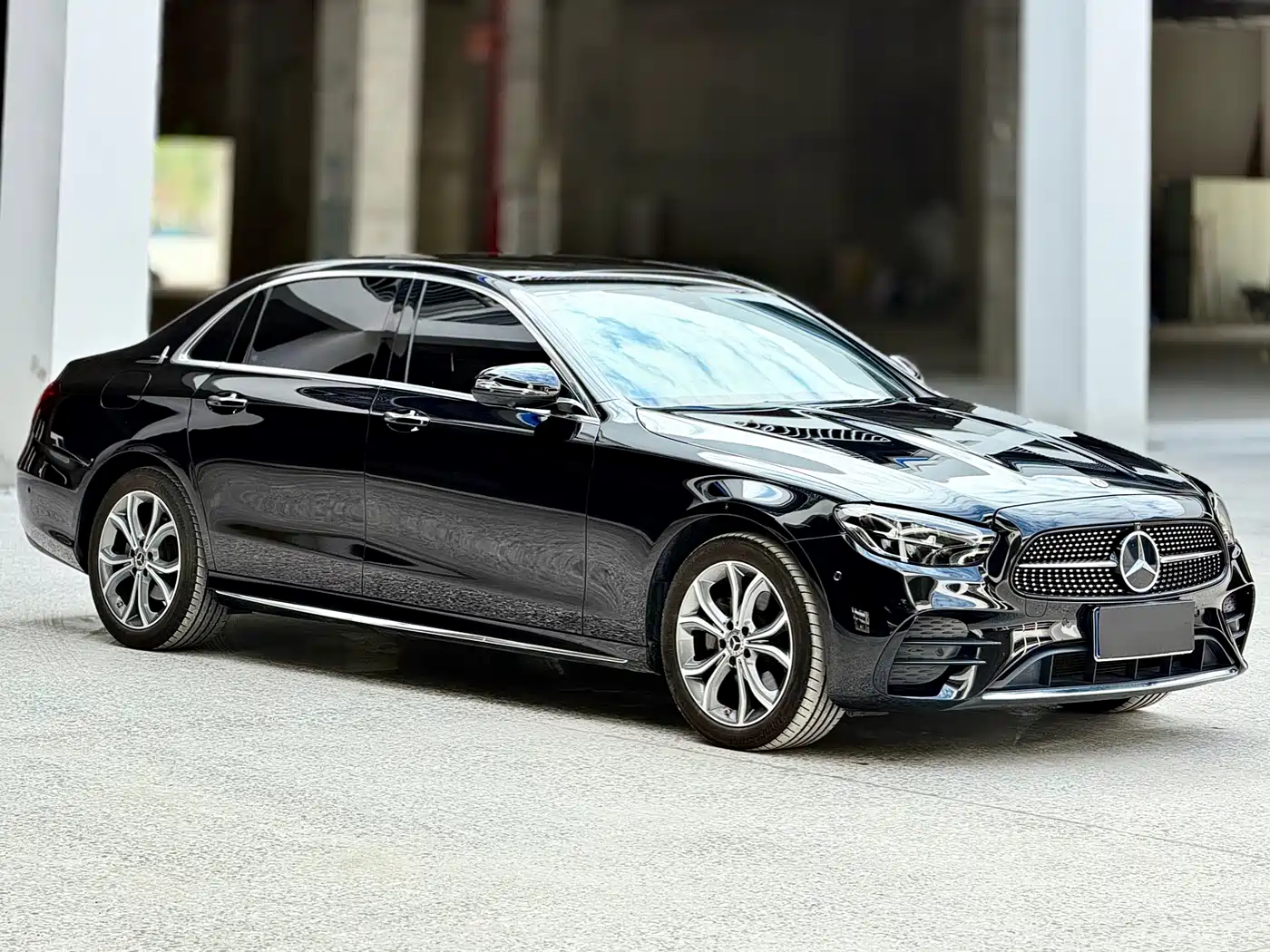 Mercedes-Benz E-Class 2023 E 300 L Sport Fashion фото 2