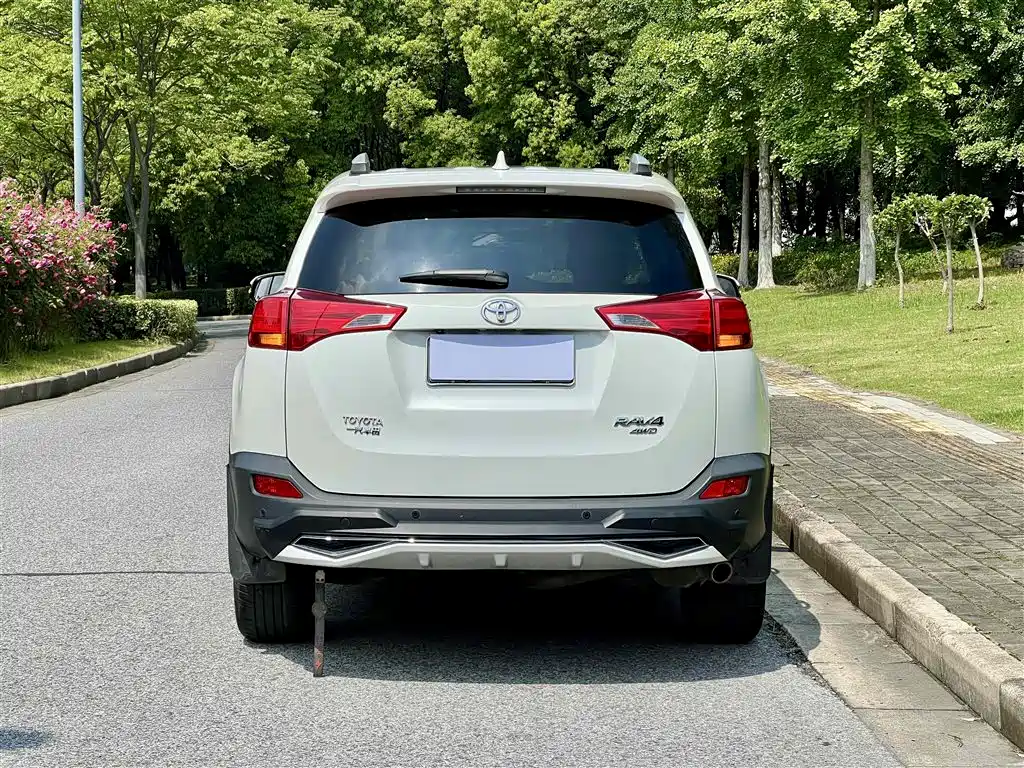 Toyota RAV4 Rongfang 2015 2.5L Automatic 4WD Elite Edition фото 5