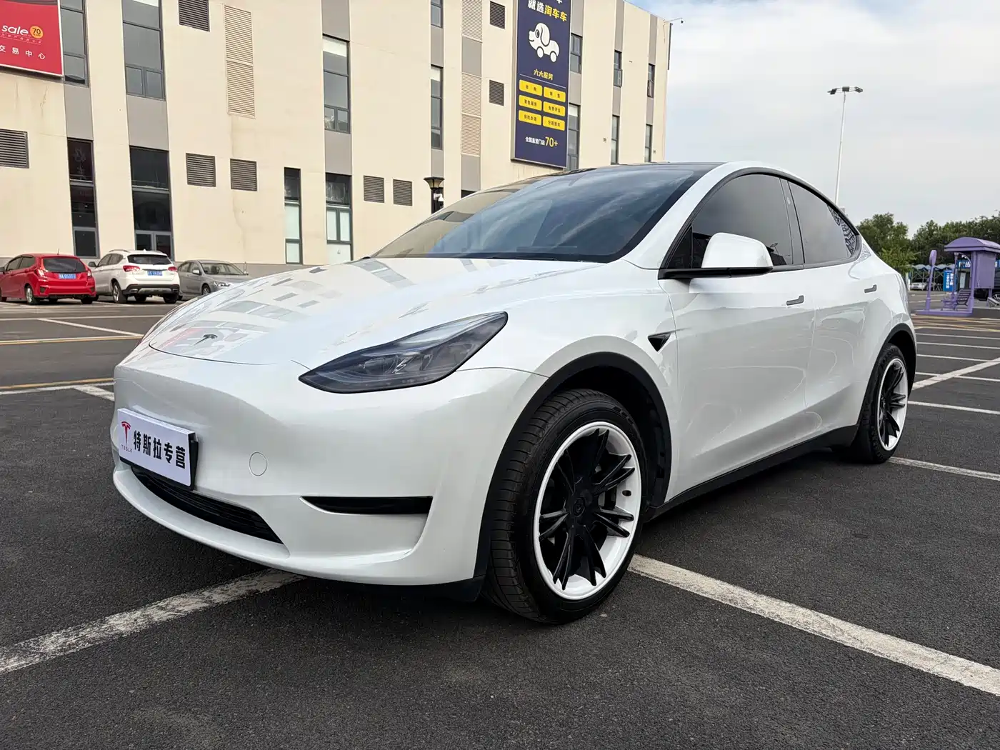 Tesla Model Y 2024
