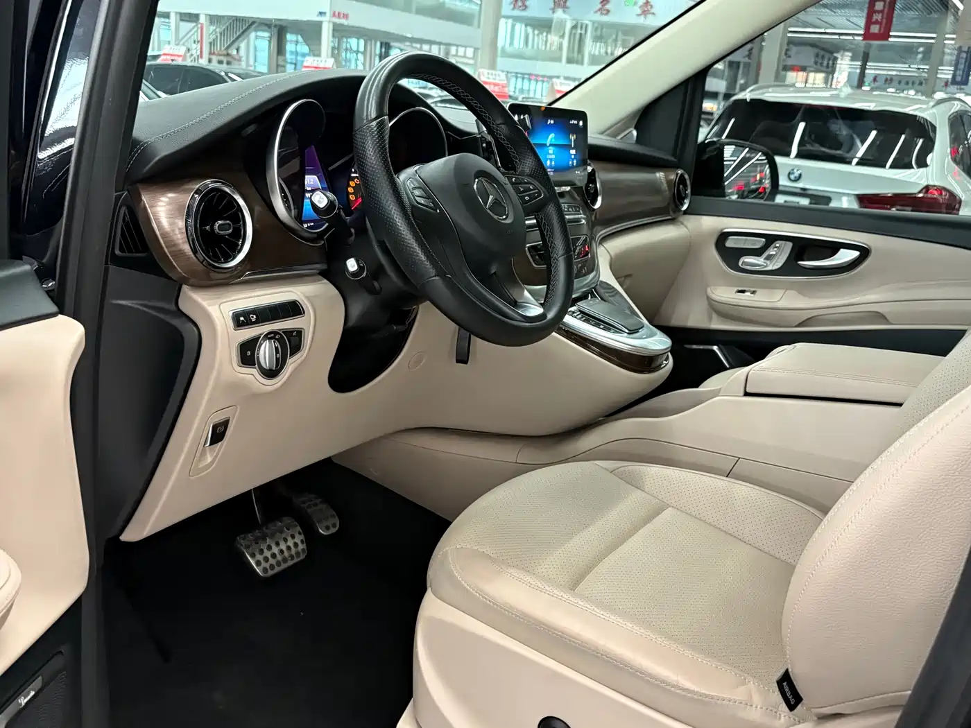 Mercedes-Benz V-Class 2021 V 260 L Long Wheelbase Luxury Edition фото 4