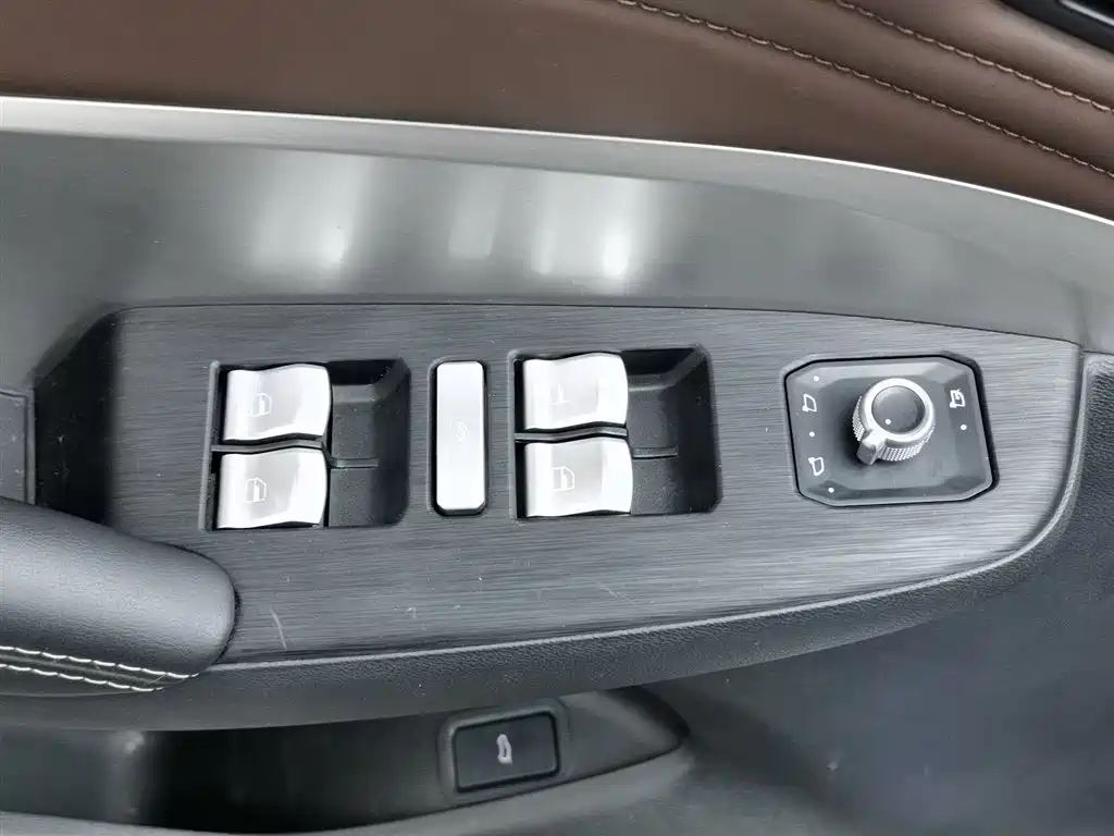 WEI PAI WEI BRAND VV6