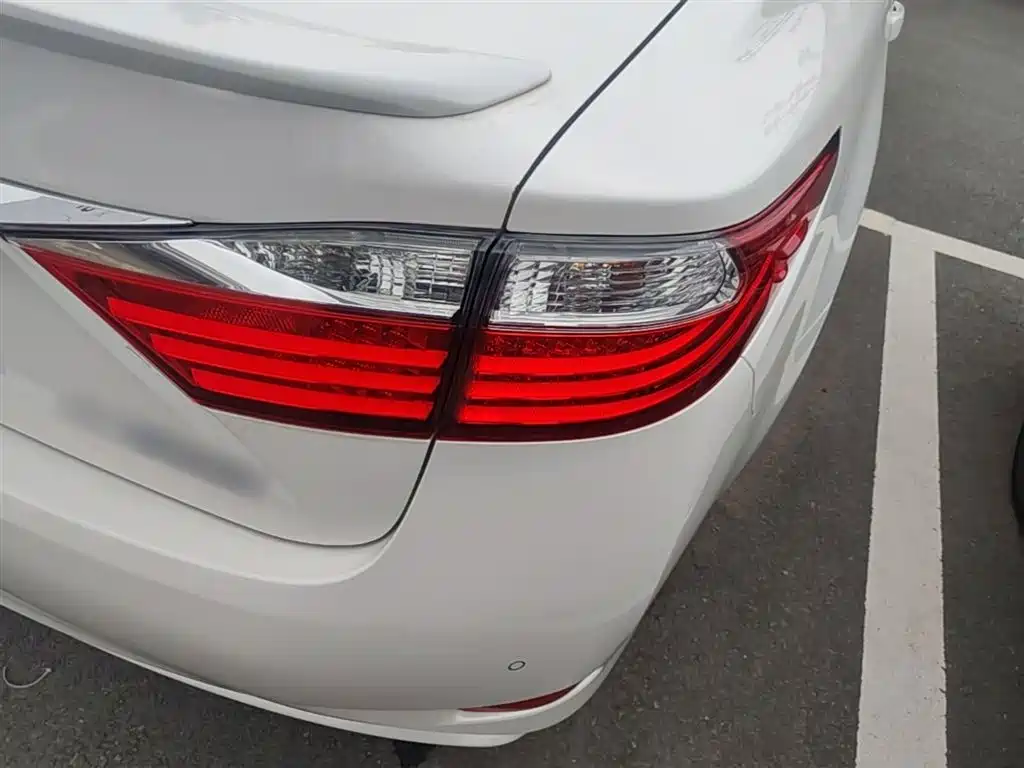 Lexus ES 2013 300h Elite Edition фото 8