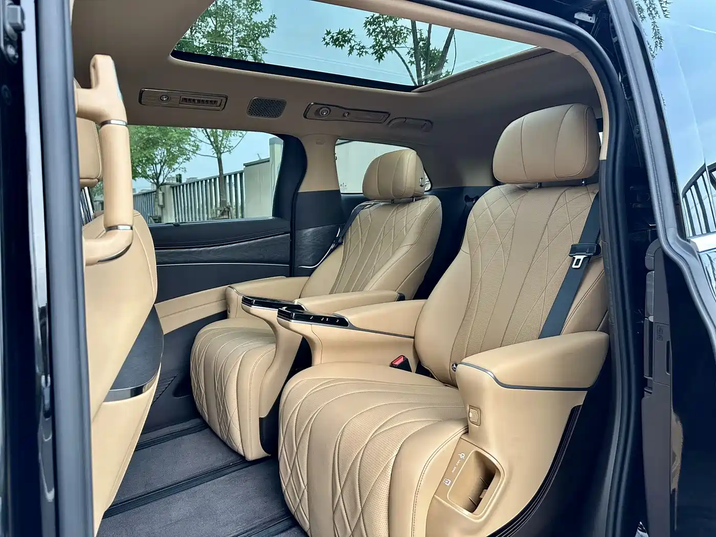 Denza D9 2025 DM-i Smart Driving Edition 1020 AWD Flagship фото 7