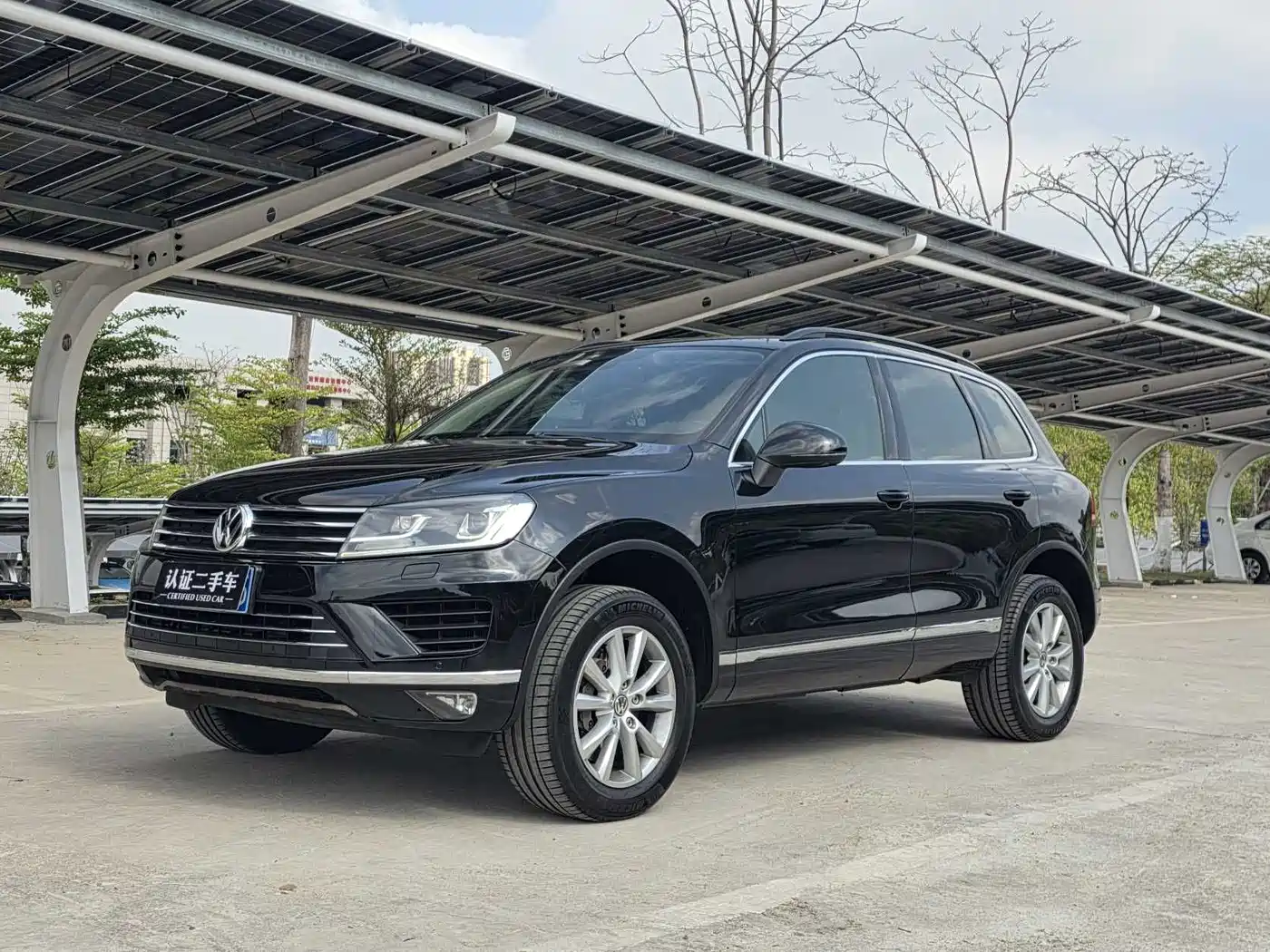 VOLKSWAGEN TOUAREG