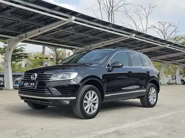 VOLKSWAGEN TOUAREG