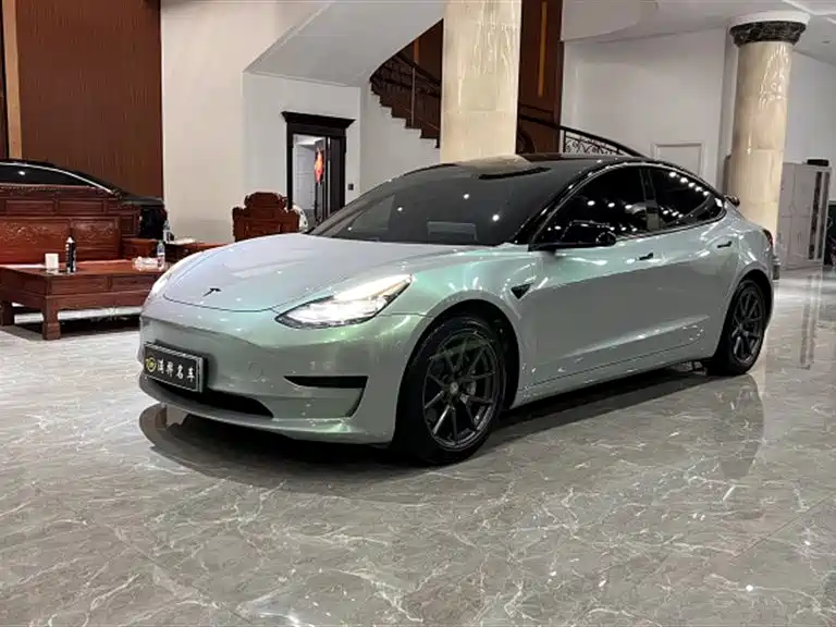 Фото 23 - Tesla Model 3