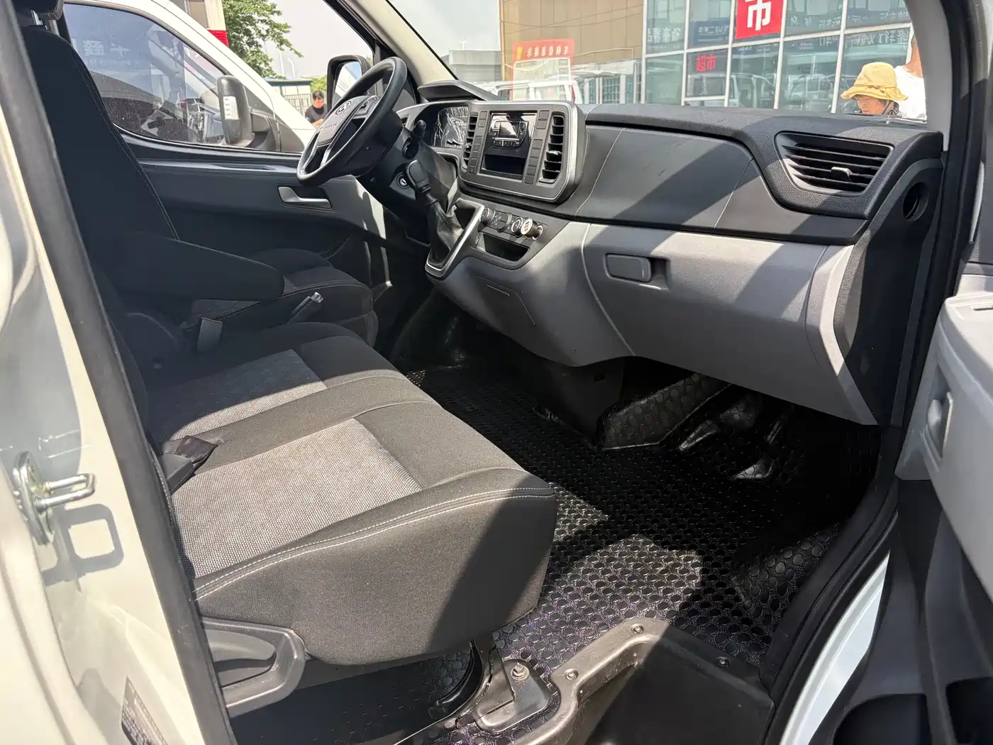 Photo 5 - SAIC Maxus Xintu V80