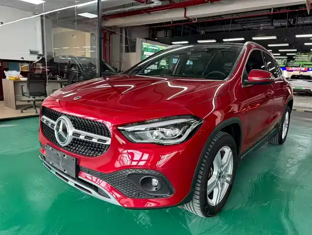MERCEDES-BENZ GLA