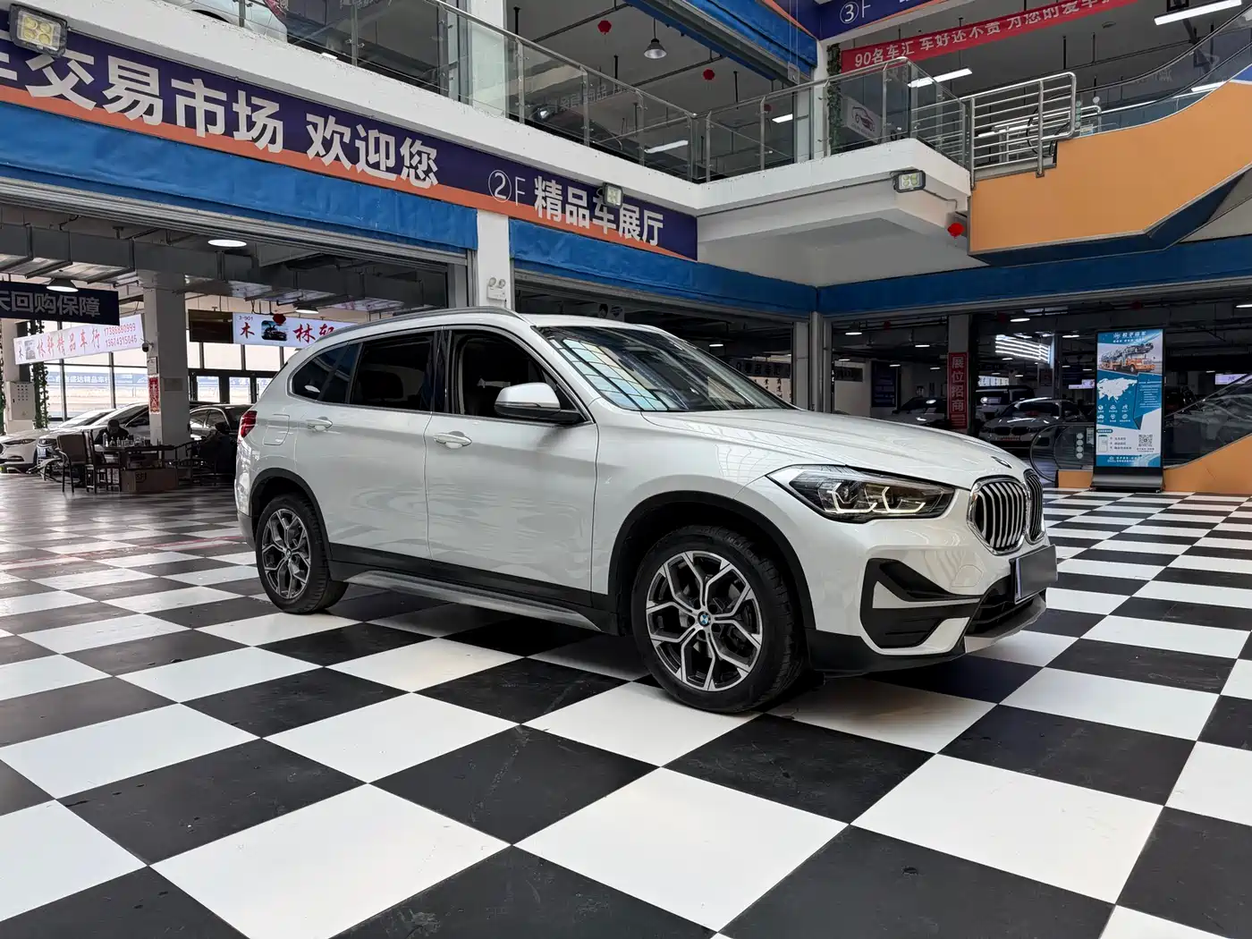 BMW X1 2022 sDrive20Li Fashion фото 3