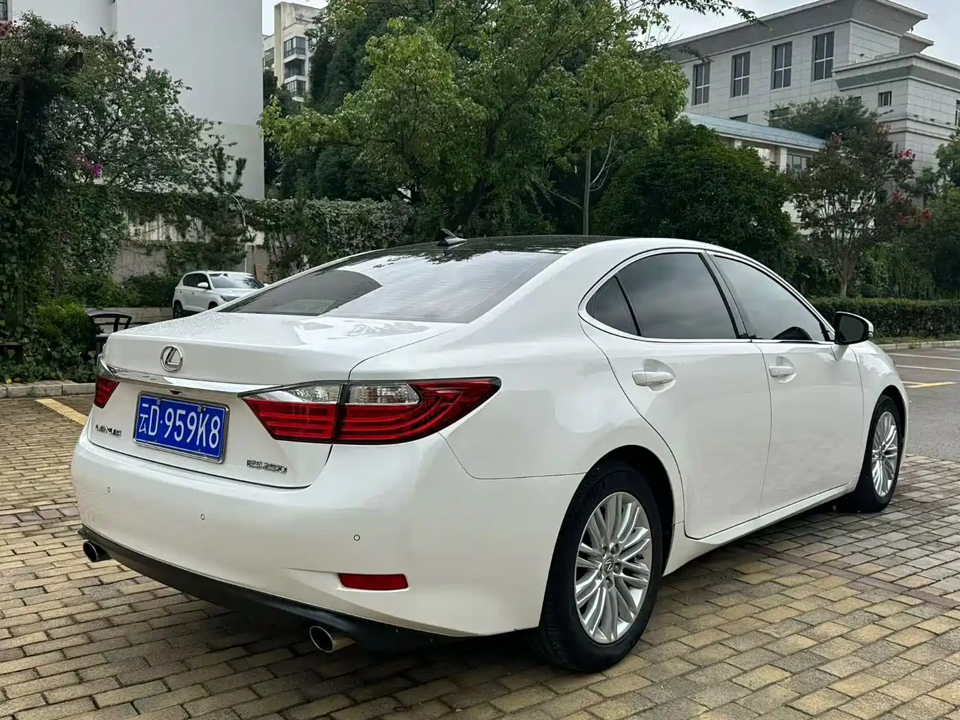 Фото 7 - Lexus ES