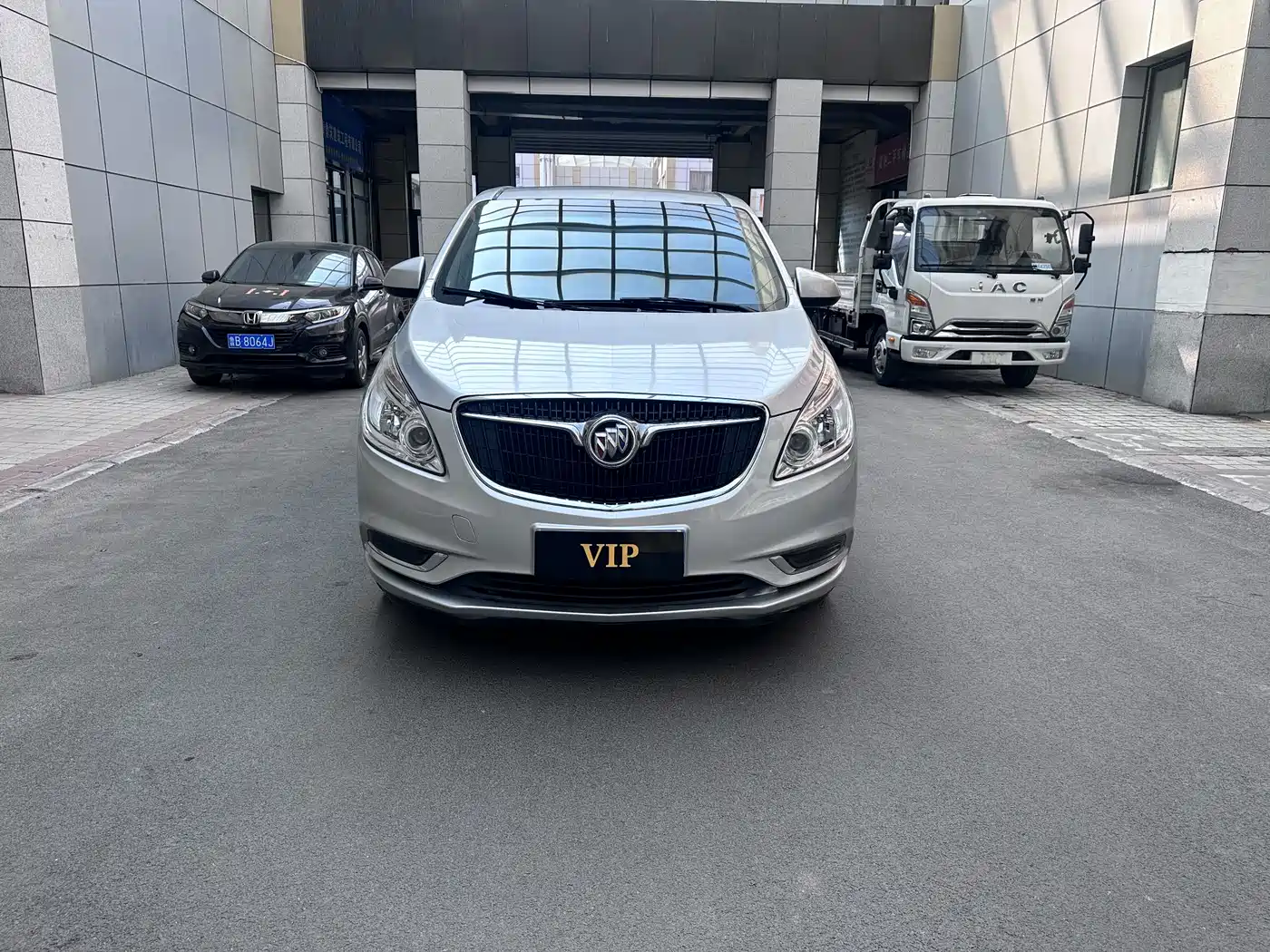 Buick GL8 2018 28T Comfort China VI фото 3