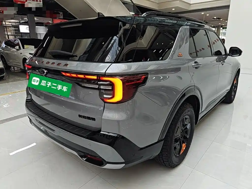 Фото 7 - Ford Explorer