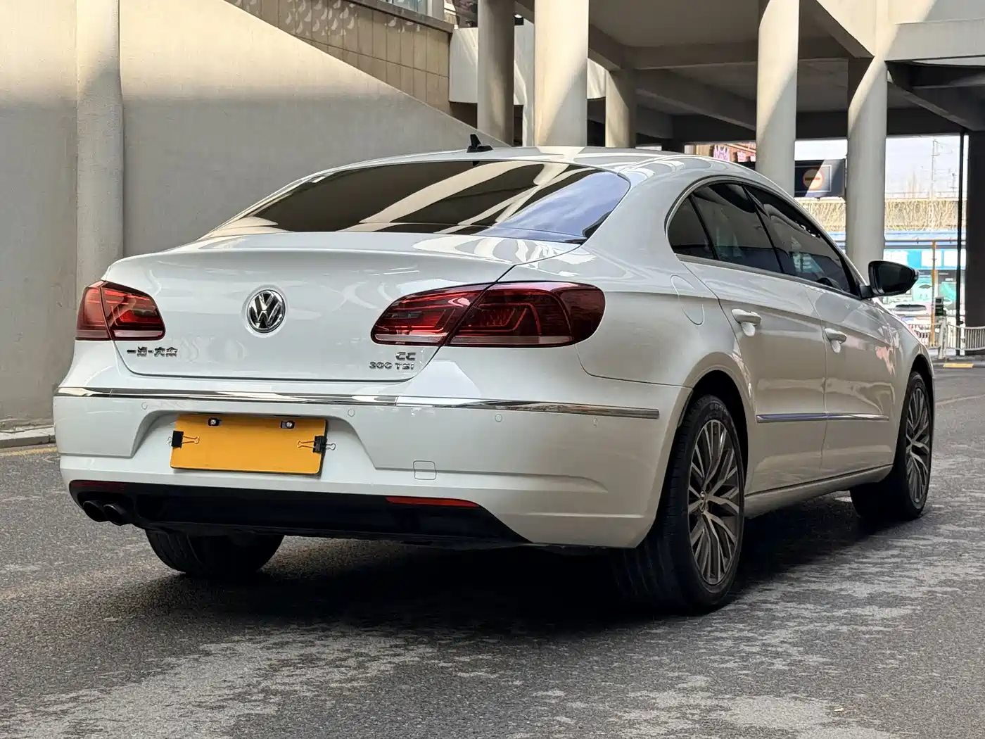 Volkswagen FAW-Volkswagen CC 2016 Model 1.8TSI Luxury фото 4